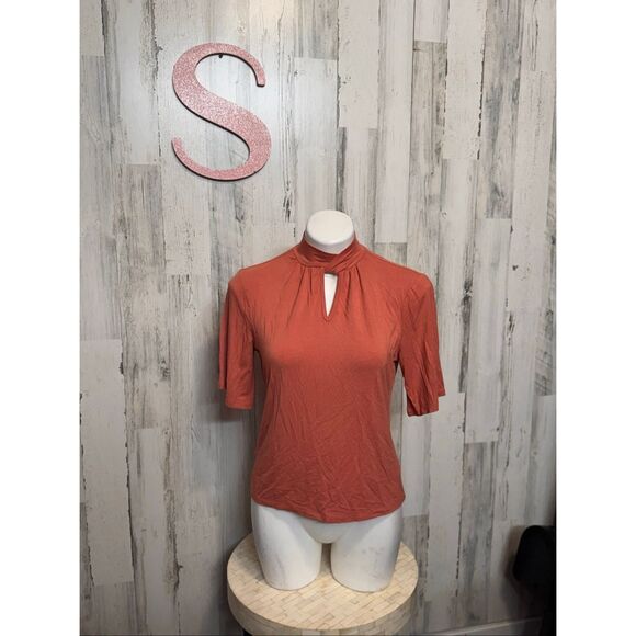 Tahari Rust Mock Neck Keyhole Blouse | Soft Stretchy Short Sleeve Top Size Small - Picture 2 of 9